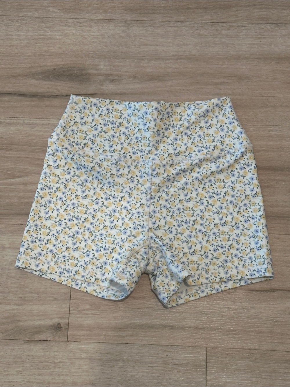Gilly Hicks Recharge WOMENS SMALL White, Yellow & Blue Floral Bicycle Shorts